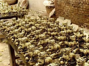 遼寧樹(shù)脂工藝品 仿核桃、仿玉、仿銅工藝品的制作與市場(chǎng)應(yīng)用